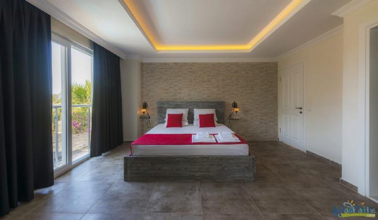 VİLLA DEFNE6-Fethiye Ölüdenizde doğa içinde ortak havuzlu aile villası