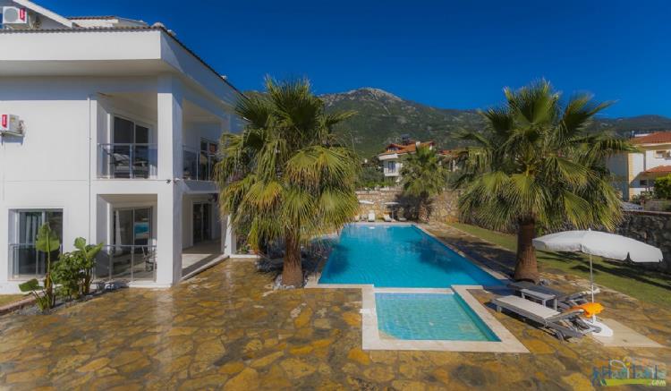 VİLLA DEFNE6-Fethiye Ölüdenizde doğa içinde ortak havuzlu aile villası