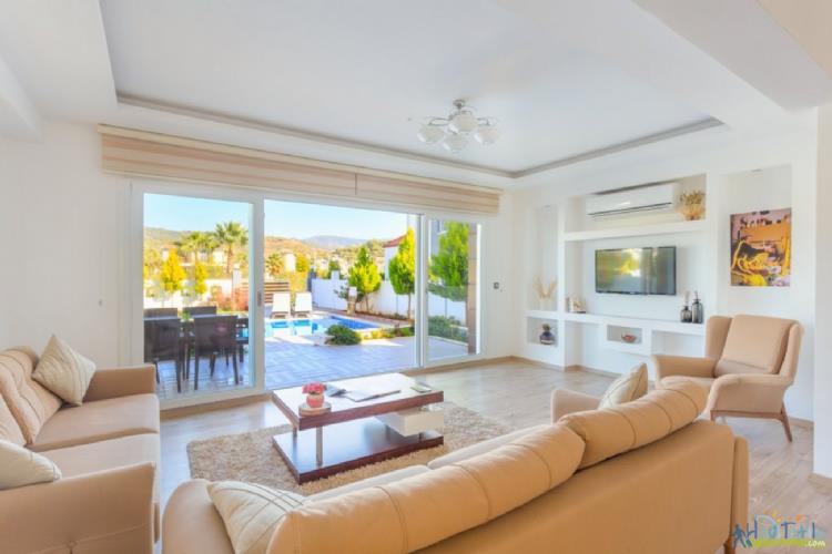 Villa Güney-Denize 400 M aile villası