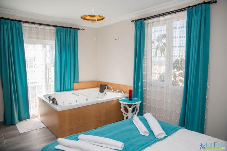 VİLLA HONEY- Kalkan İslamlar'da korunaklı 1+1 balayı villası