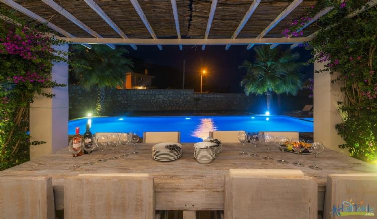 VİLLA DEFNE6-Fethiye Ölüdenizde doğa içinde ortak havuzlu aile villası