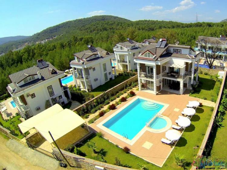VİLLA DEFNE5-Fethiye Ölüdenizde doğa içinde ortak havuzlu aile villası