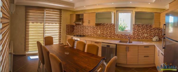 VİLLA DEFNE4-Fethiye Ölüdenizde doğa içinde ortak havuzlu aile villası